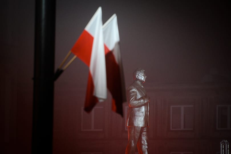 Orbán Viktor egykori barátja szobrot kapott Varsóban