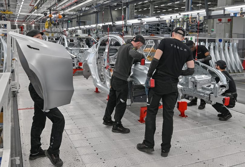 Háromszor gyakoribbak az üzemi balesetek a Tesla német gyárában, mint például az Audinál