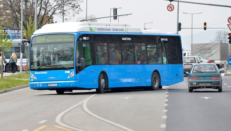 Garázsba kerülnek a BKV környezetbarát buszai, annyira elszálltak a gázárak 