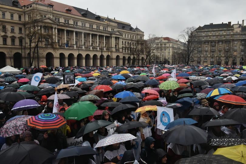 Mérő László: A csend tengere
