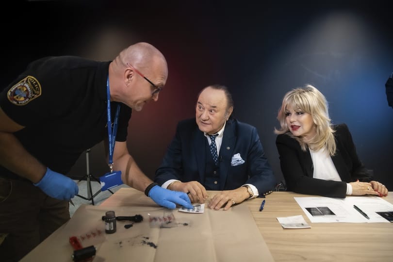 Korda Györggyel és Balázs Klárival küzd a rendőrség az online csalók ellen