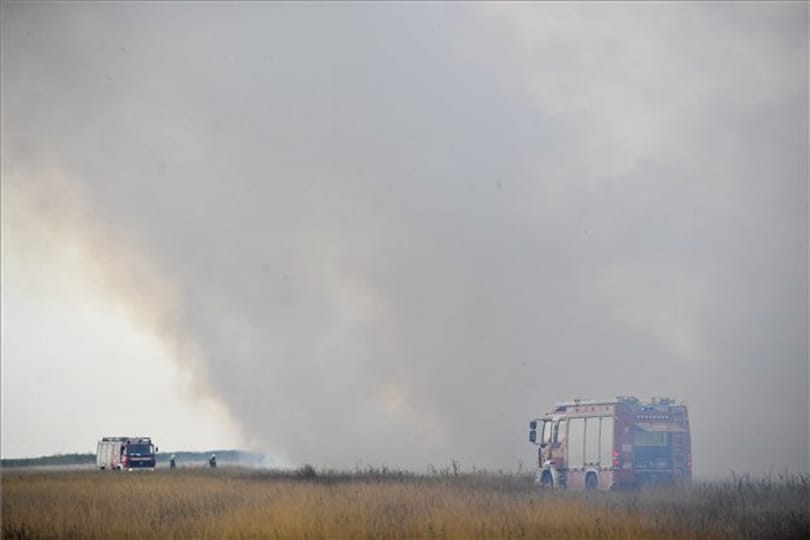 Lángol az ősgyep a Hortobágyon