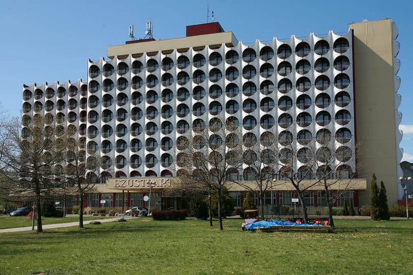 Nem dózerolják le az ikonikus balatoni szállodát