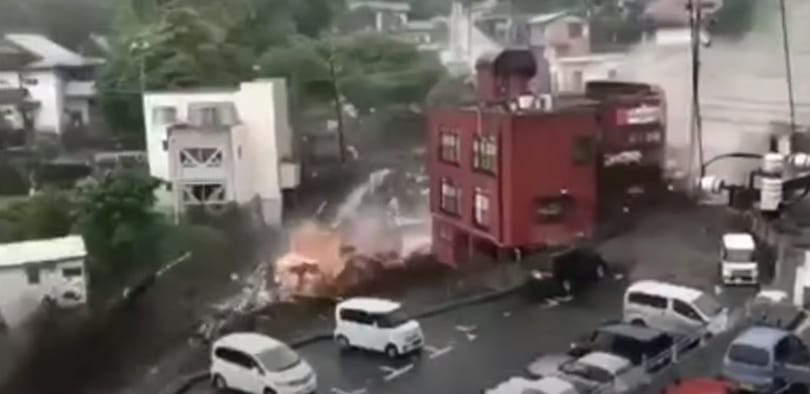 Embert, autót, házat vitt a japán földcsuszamlás - videó