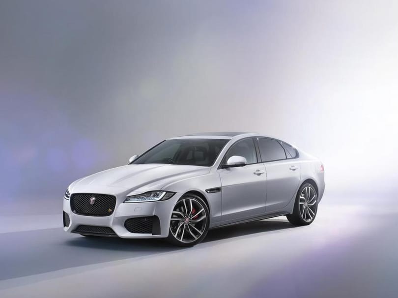 A Temze fölött kötéltáncolt az új Jaguar XF – videó