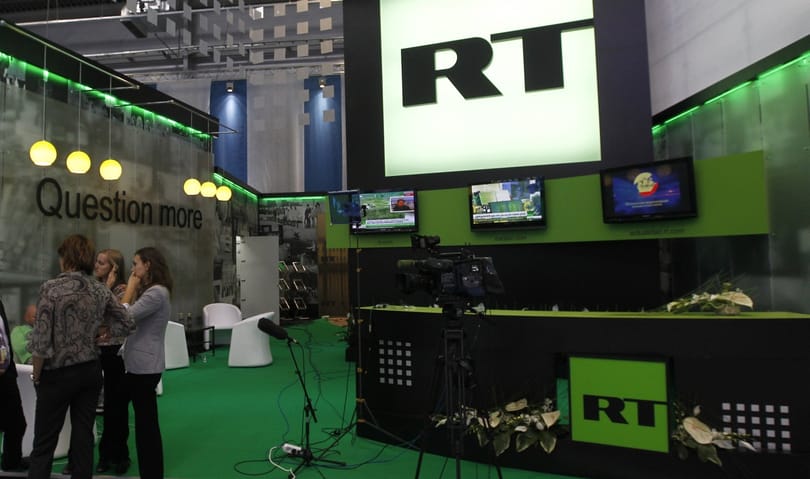 Bezár az RT France orosz televízió, miután befagyasztották a bankszámláit