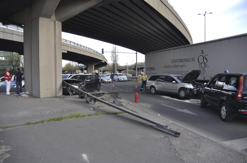 Egy Flórián téri karambol okoz óriási dugót
