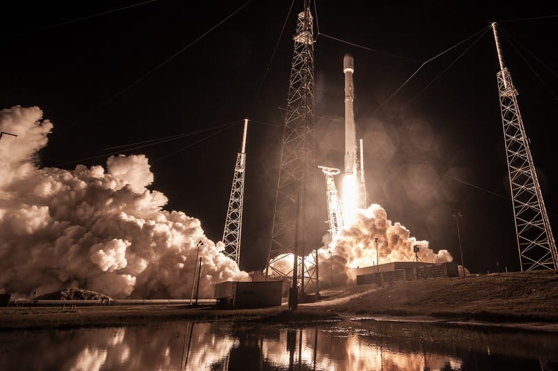 Megint kitalált valamit Elon Musk, olcsóbb lesz tőle a műholdak fellövése