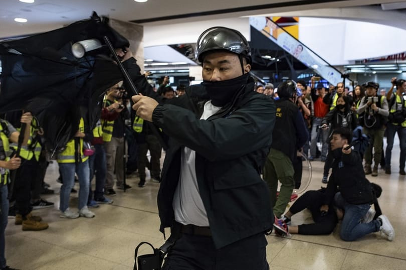 Ismét összecsaptak a tüntetők és a rendőrök Hongkongban