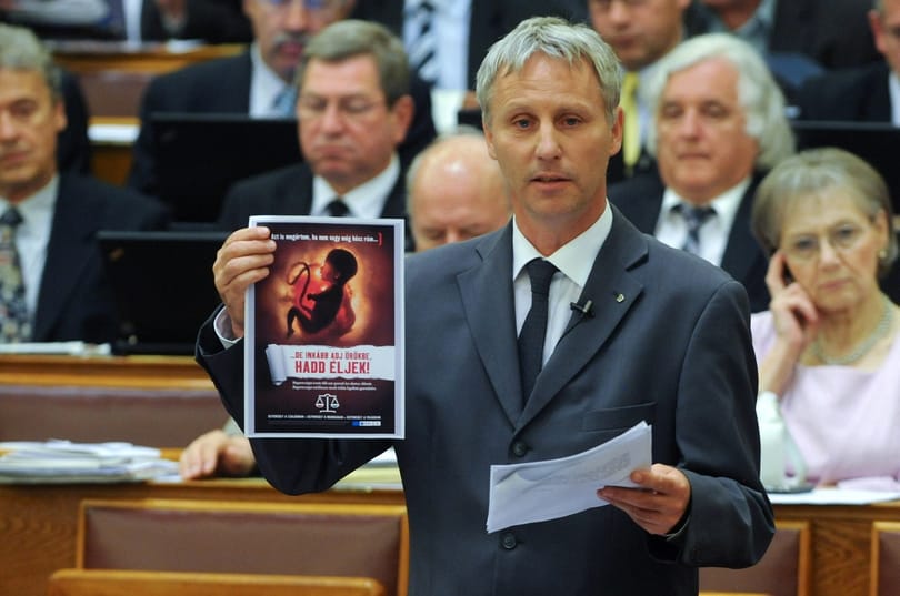 Soltész: ezer új munkahely van a megváltozott munkaképességűeknek