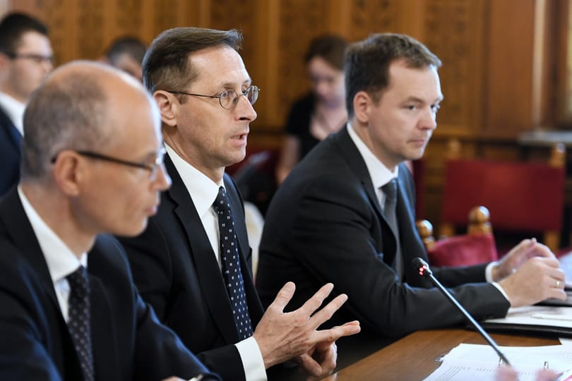 Varga Mihály: Hozzá kell nyúlni a katához