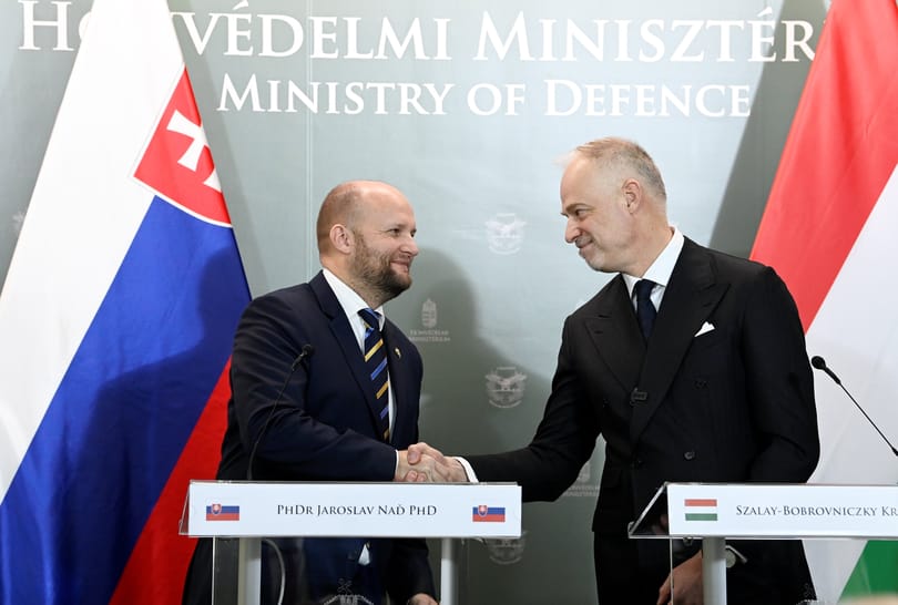 Szlovák védelmi miniszter: Ukrán katonákat képeznek ki Magyarországon