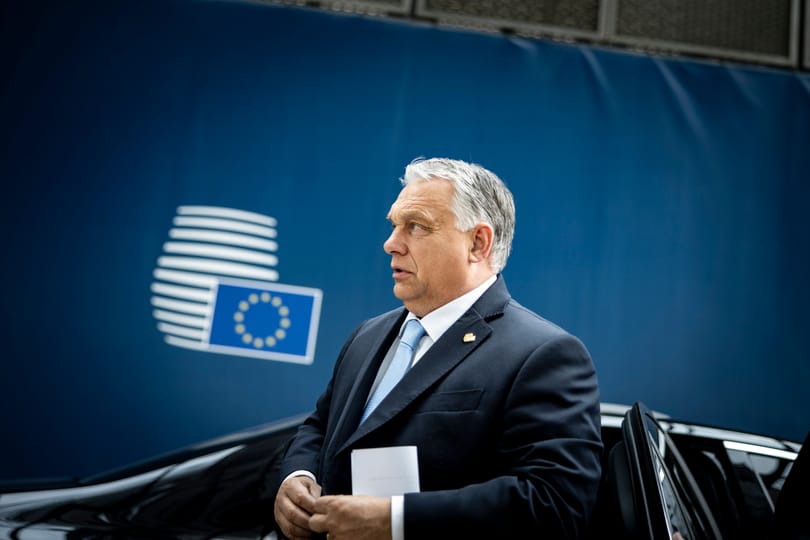 Spiegel-kommentár: Az Európai Bizottság piszkos alkura készül Orbánnal