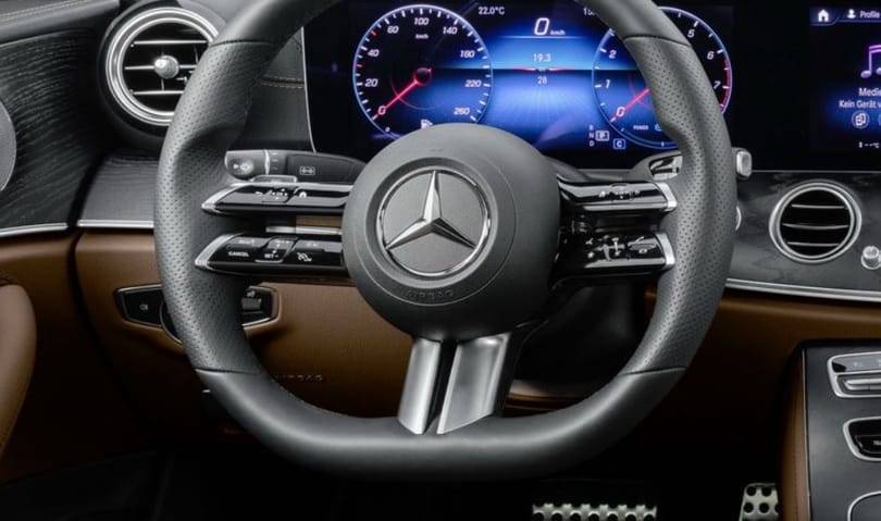 A Mercedes kicsit megint feltalálta a kormánykereket