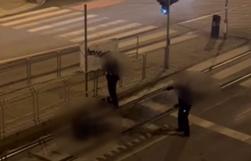 A rendőrgyilkos szerint ő csak meg akarta védeni a szomszédját a késsel