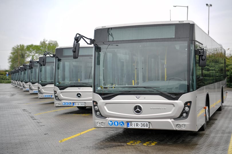 50 vadonatúj Mercedes busz áll forgalomba hat vidéki városban