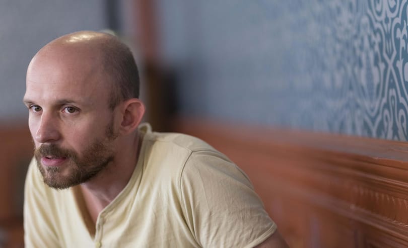 Vivi útra kel, hogy megnézze a nagybetűs életet – ifjúsági könyv felnőtteknek is
