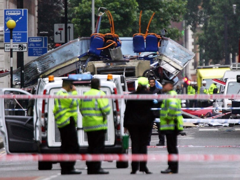 Fotógaléria: Húsz éve volt az ötvenkét halálos áldozatot követelő londoni terrortámadás