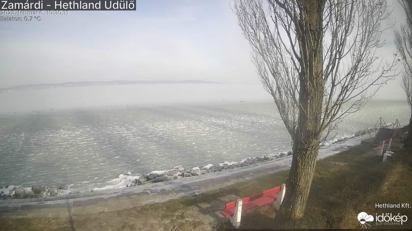 Olyan hideg volt az éjjel, hogy elkezdett befagyni a Balaton