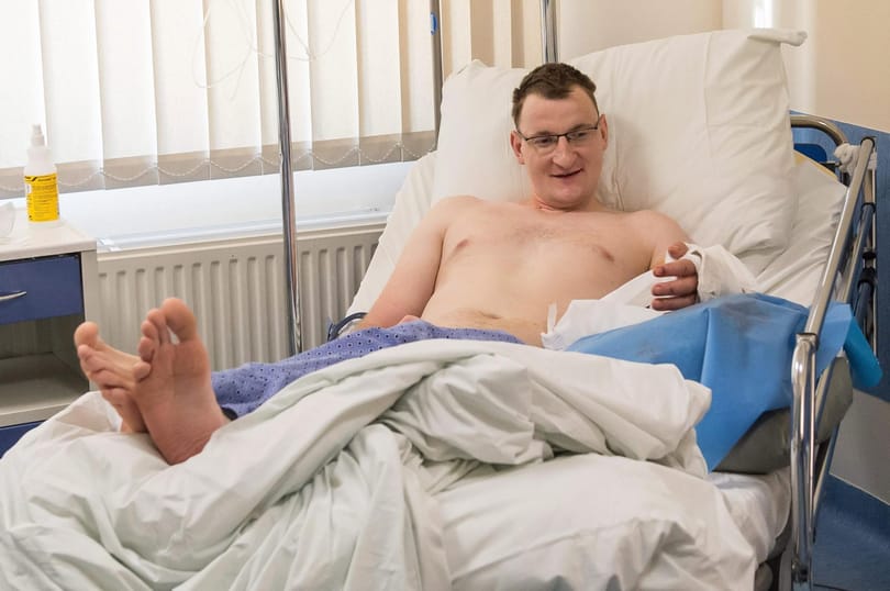 Donorkezet kapott egy lengyel férfi - fotó, videó