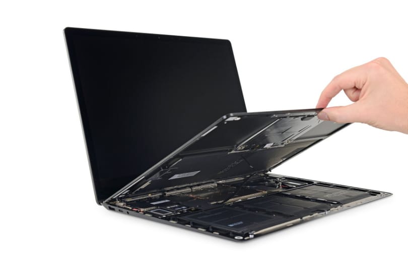 Szétszedték a Microsoft új laptopját, és megörültek annak, amit bent láttak
