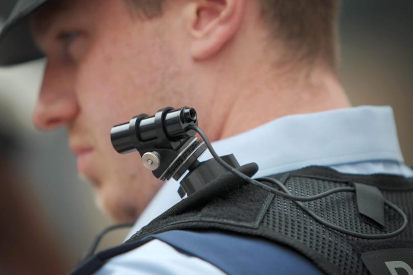 Fotó: Minikamerákkal szerelik fel a német rendőröket