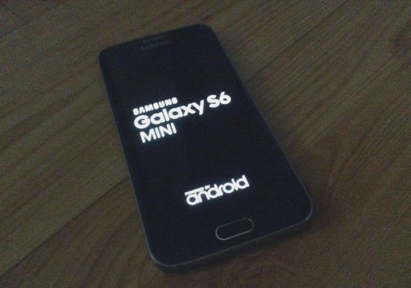 Nagynak tartja a Galaxy S6-ot? Jön a miniváltozat