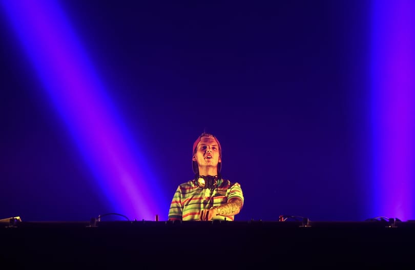 Könnyek közt emlékezett Rita Ora Avicii-re