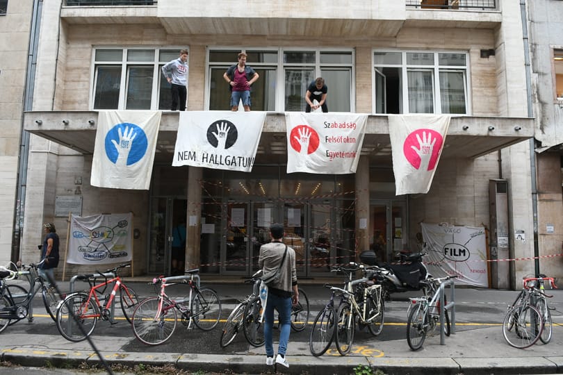 A Színművészeti új kuratóriuma szerint a lemondott vezetés cserben hagyta a járványhelyzetben a hallgatókat