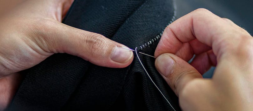 A félmilliós luxusruhákat készítő magyarok sokszor a minimálbért sem kapják meg