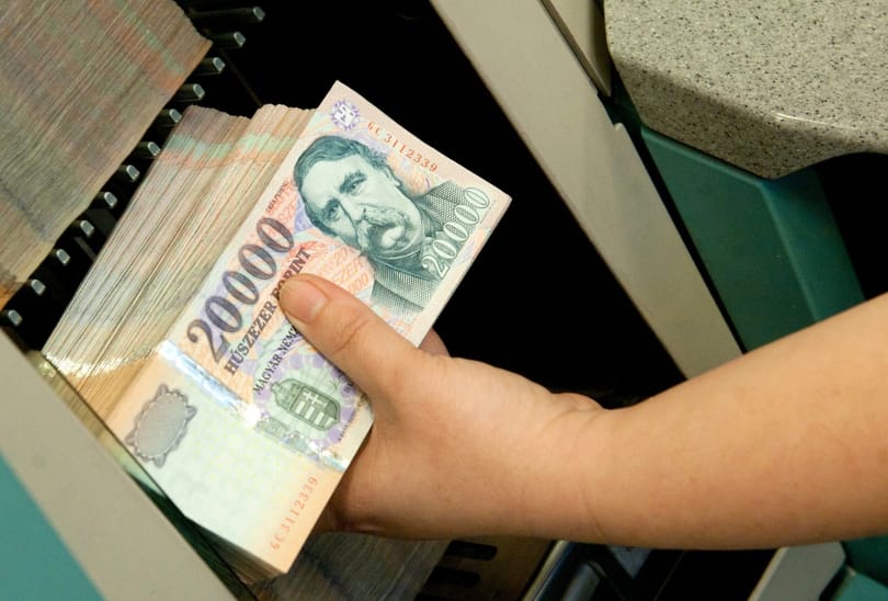 Külföldön dolgozik? A NAV-tól akkor sem szabadul meg