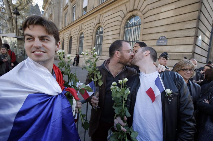 Június közepétől köthetik az első melegházasságokat Franciaországban
