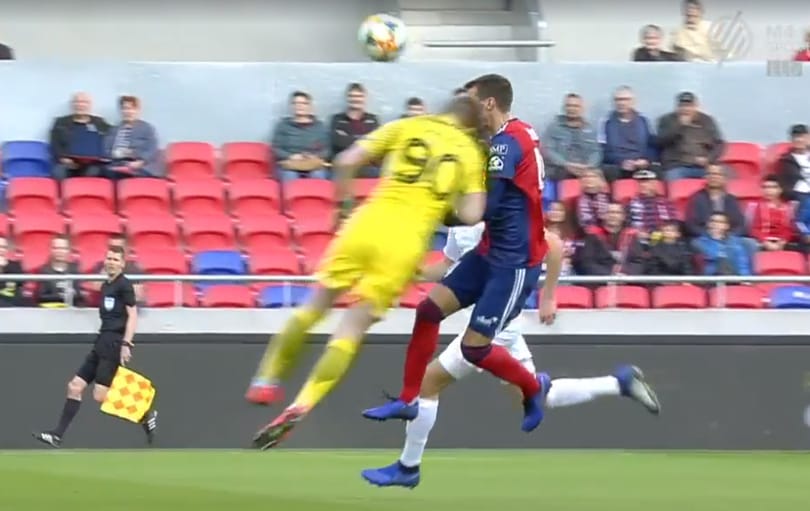 Három helyen törte el a vidis arccsontját a Fradi kapusa, három meccsre tiltották el