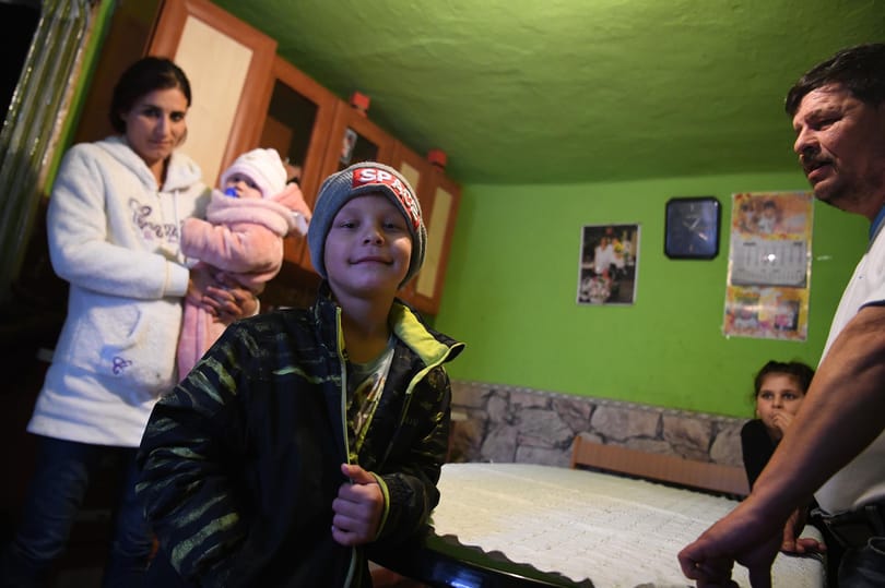 A roma döntéshozók hallgatnak Gyöngyöspatáról és ez is csak Orbánnak jó