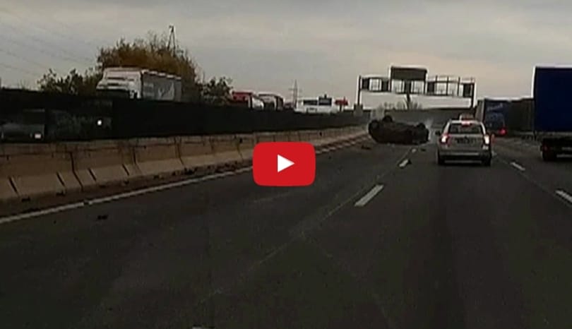 Kamera rögzítette az M0-áson történt súlyos balesetet – videó