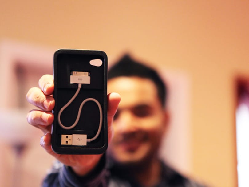 Akarjuk: iPhone tok, amelyben elfér a töltőkábel is