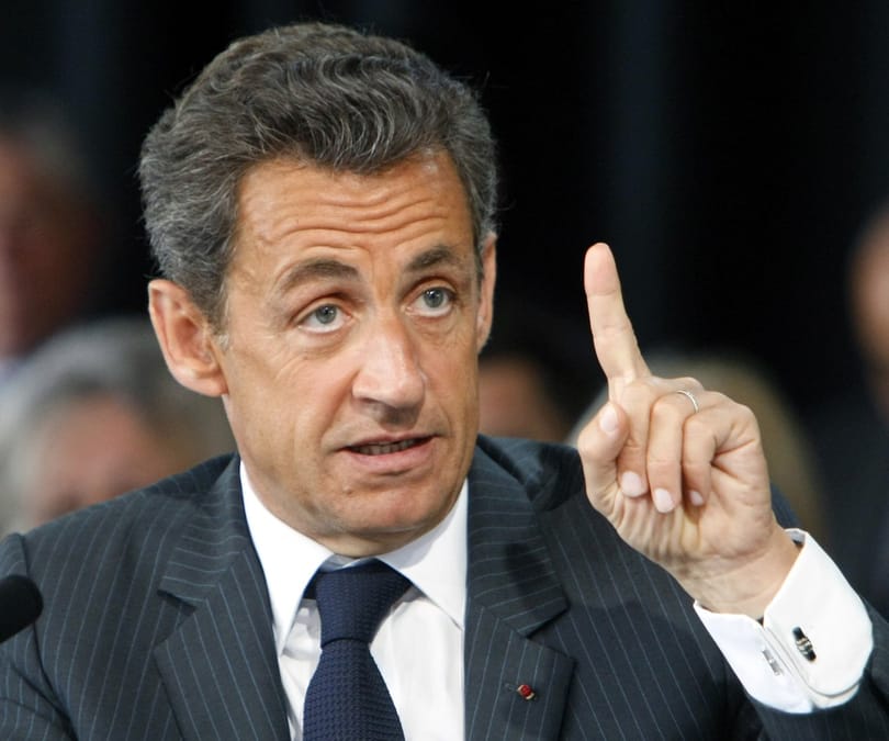 Két francia sztárügyvéd a bombázások miatt feljelenti Sarkozyt