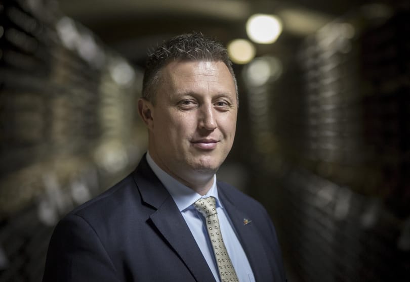 Győrffy Balázs nőverése: súlyos testi sértés és más bűncselekmények miatt vizsgálódik a Központi Nyomozó Főügyészség