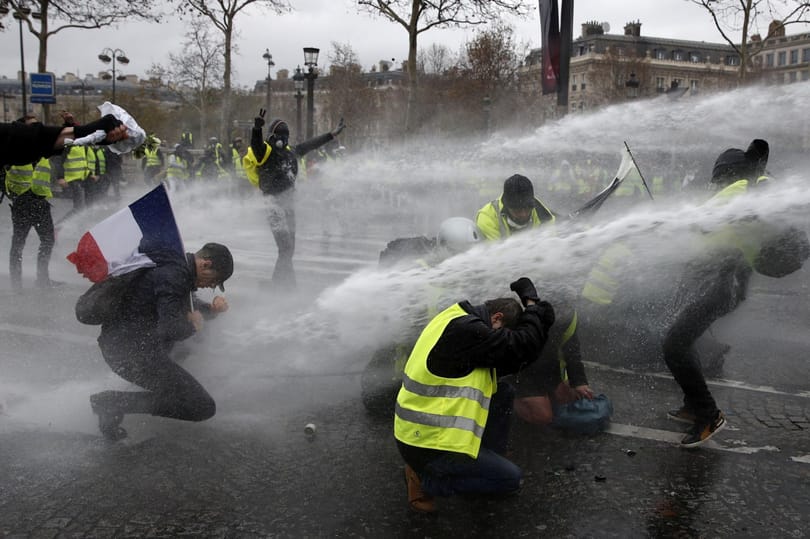 Francia miniszter: a zavargások katasztrofálisan hatnak a gazdaságra