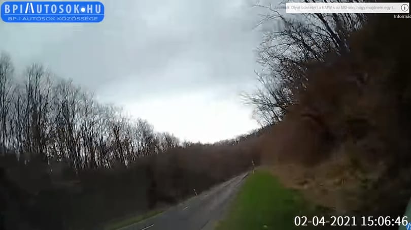 Így lejtett kis híján haláltáncot Ferenc autója egy rámenős előzés során - videó