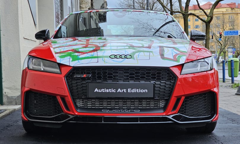 Megnéztük a különleges utolsó győri Audi TT RS Roadstert, amellyel autistákat támogatnak
