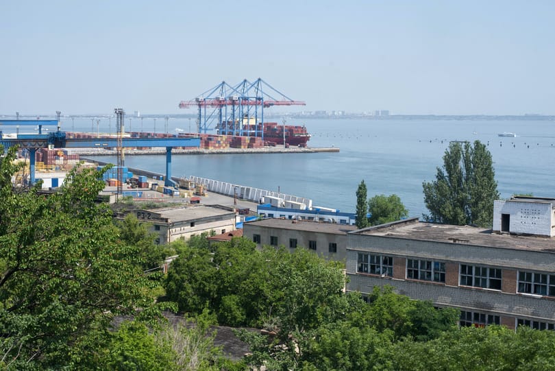 További élelmiszer-drágulást okoz az Ukrajnában ragadt több tucat kereskedőhajó ügye