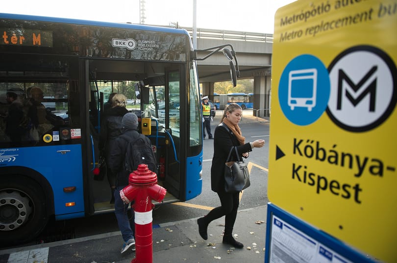 A hétfő reggeli csúcsban közepesre vizsgázott a dél-pesti metrópótlás