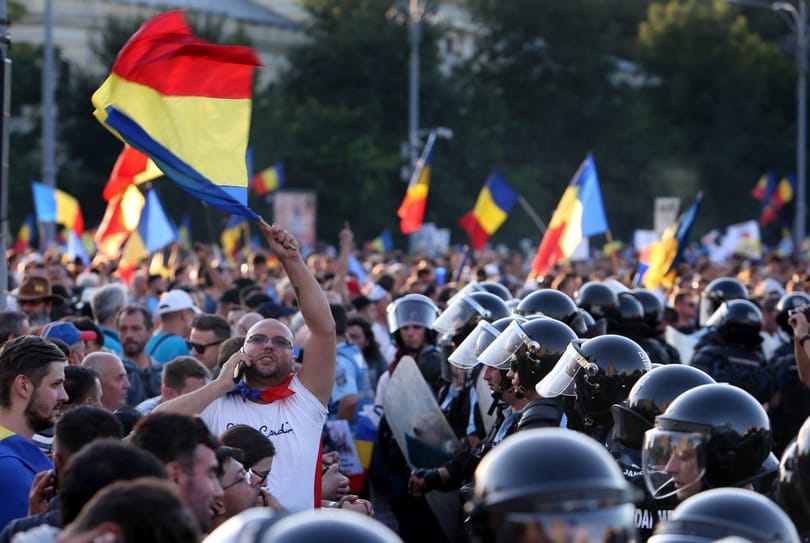Közigazgatási törvénykönyv: Trükkel kerülte meg a törvényhozást a román kormány