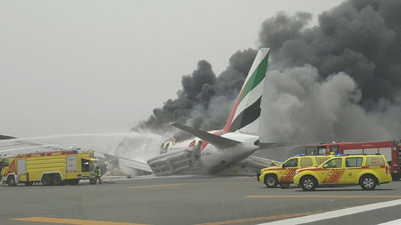 Egy másik gép pilótája is rögzítette, ahogy lángol a dubaji repülőgép – videó