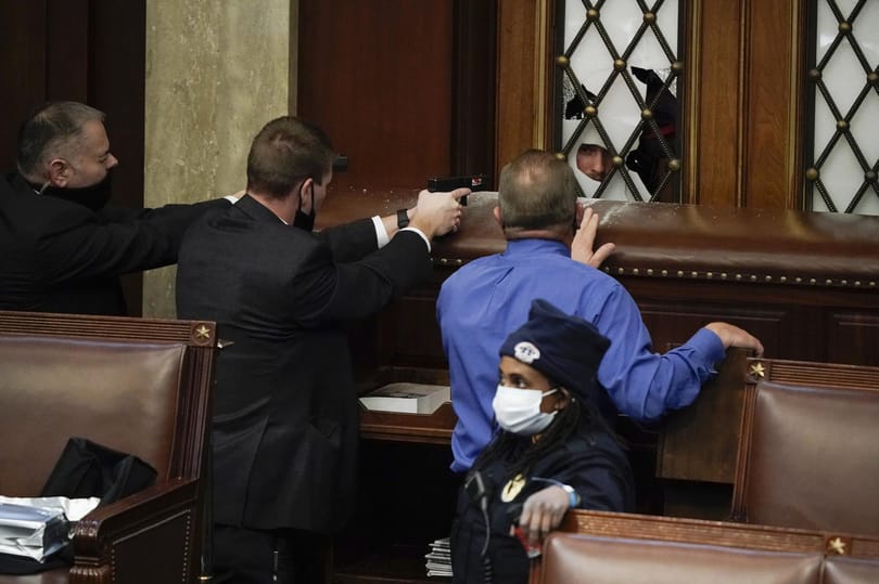 A tőzsdék szárnyaltak, miközben véres összecsapások zajlottak az amerikai törvényhozásban
