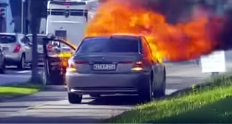 Kiderült, miért lángolt egy BMW a márka székháza előtt – videó