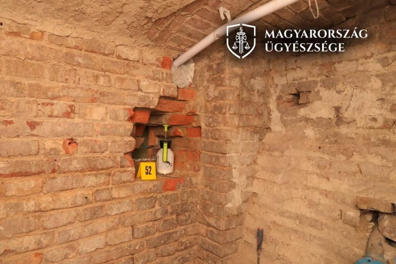 A szomszéd falat bontották le, hogy kifosszanak egy páncélszekrényt