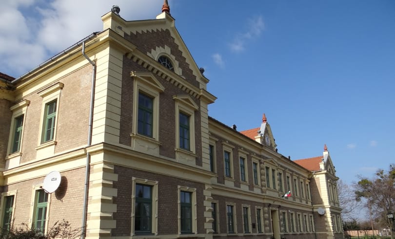 Nevet vált a katolikus egyházhoz kerülő tolnai gimnázium, jön a hittanoktatás