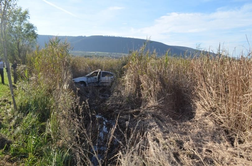 Fotó: A nádasban kötött ki egy autó a Balatonnál